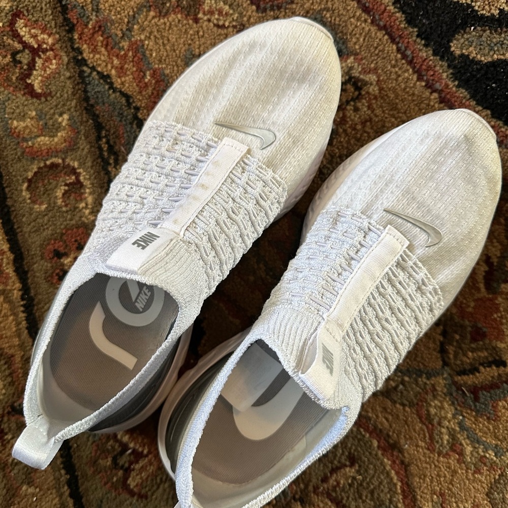 Nike White and Gray Women's Sneakers - Picture 5 of 9